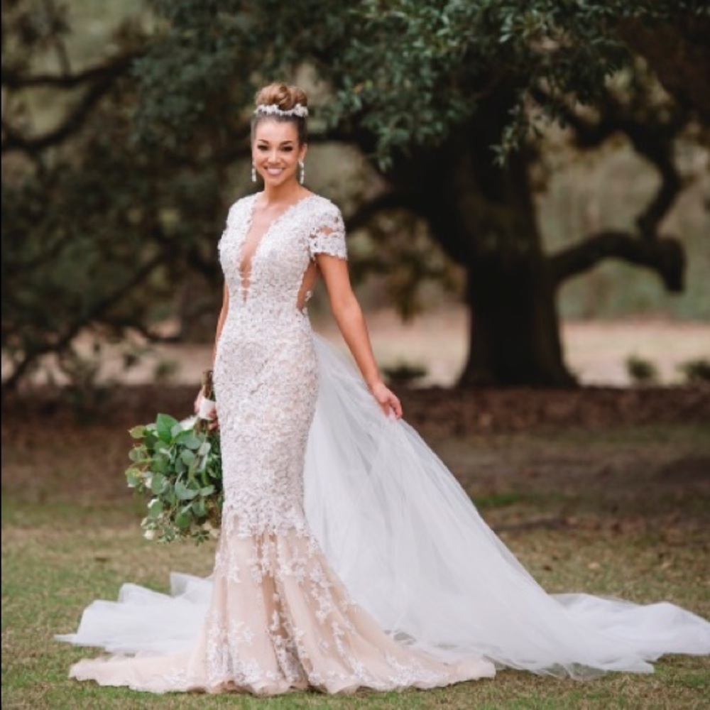 Ysa Makino Wedding Gown